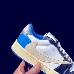 Jordan 1 Low Travis Scott